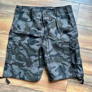 Men’s camouflage cargo shorts